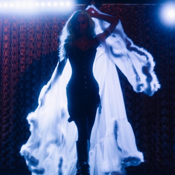 Luxury Long Powered Rose Tulle, Satin, & Feather Robe. - Picture 3 of 5